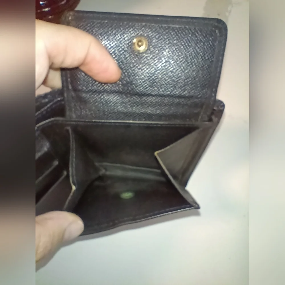 Authentic Louis Vuitton Black Leather Epi Bifold Wallet